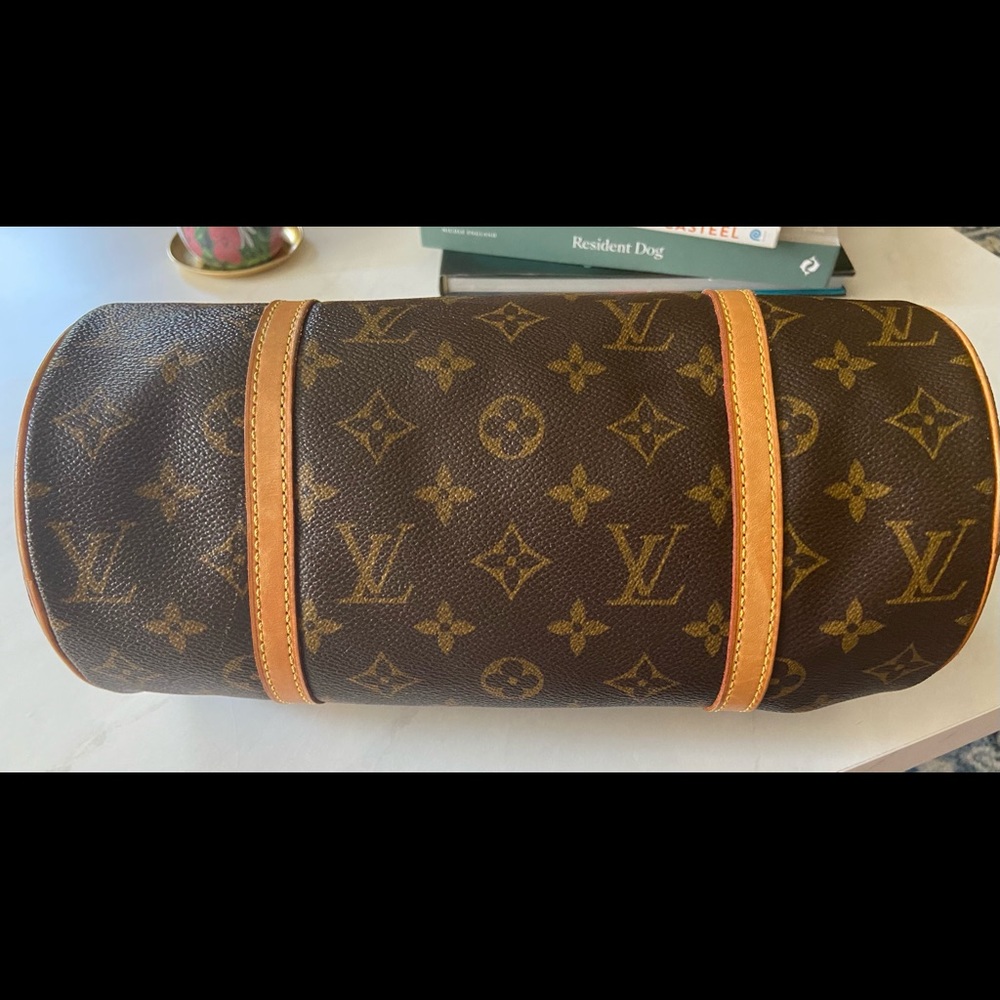 Louis Vuitton handbag. Non smoker